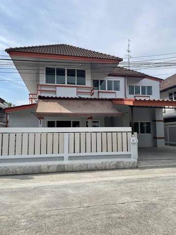 For RentHousePattanakan, Srinakarin : HR2063 Single house for rent, area 70 sq m., Soi Krungthep Kreetha 8, convenient transportation, near the motorway