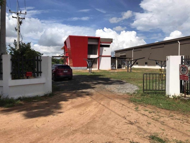 For RentFactoryPattaya, Bangsaen, Chonburi : RK592 Warehouse for rent, 1,200 sq m. with 2-storey workers house, 16 rooms with private bathroom, 12 rai land, Bang Lamung District, Chonburi