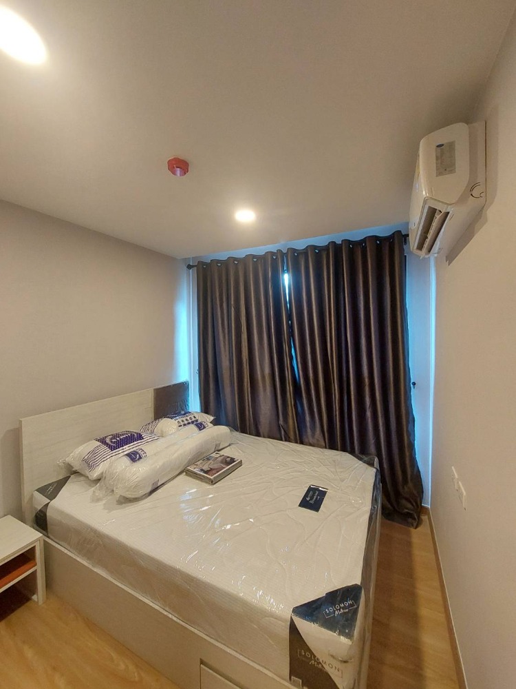 For RentCondoSamut Prakan,Samrong : Fully Furnished Room with Pool View at **The Cube Loft Srinakarin**, just 100 meters from the BTS station.