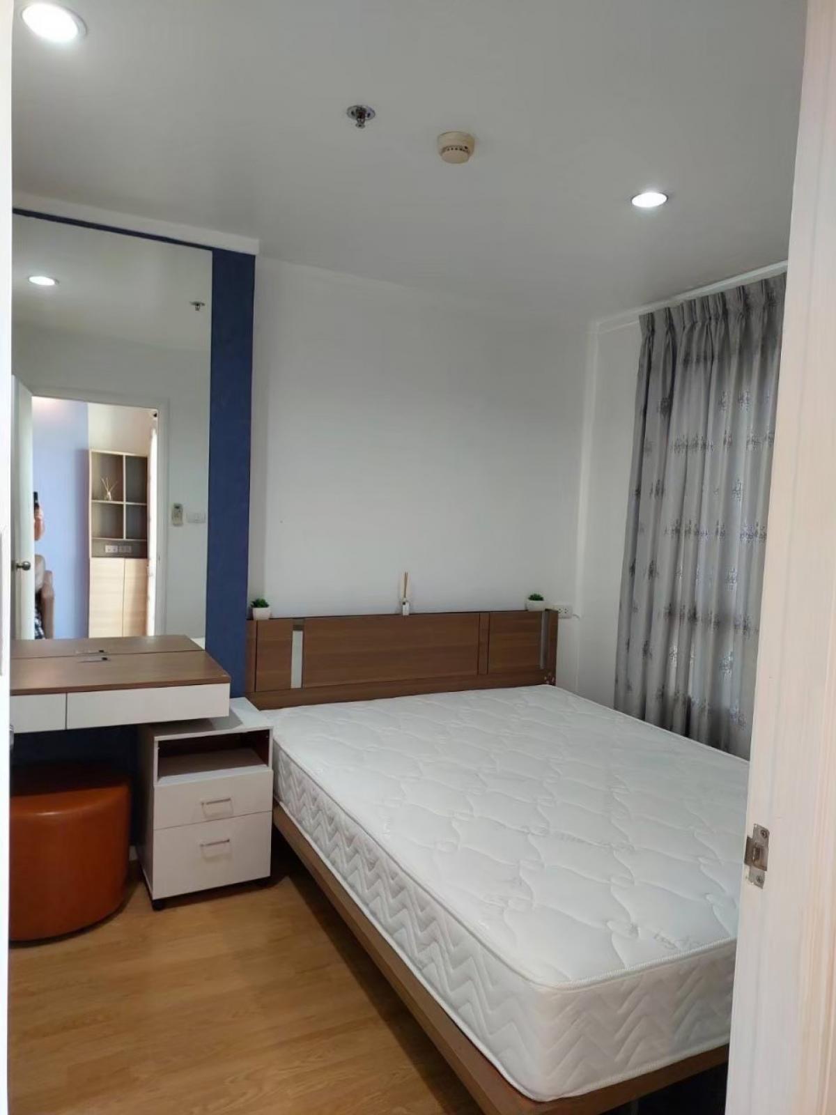 For SaleCondoPattanakan, Srinakarin : Beautiful room for sale with tenants, fully decorated, complete furniture, convenient transportation, near ARL and MRT Yellow Line, Hua Mak Station