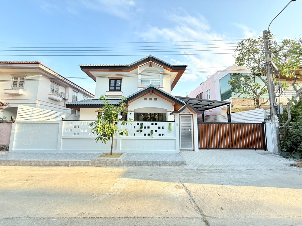 For SaleHouseMin Buri, Romklao : For sale: 2-storey detached house, Flora Ville Park City Village, Suwinthawong Road, Ramkhamhaeng, Lat Krabang, Romklao, Airport Link, Suvarnabhumi Airport, Lam Phak Chi, Nong Chok, Orange Line, Pink Line, Kasem Bundit, Min Buri, Kanchanaphisek Nong Chok