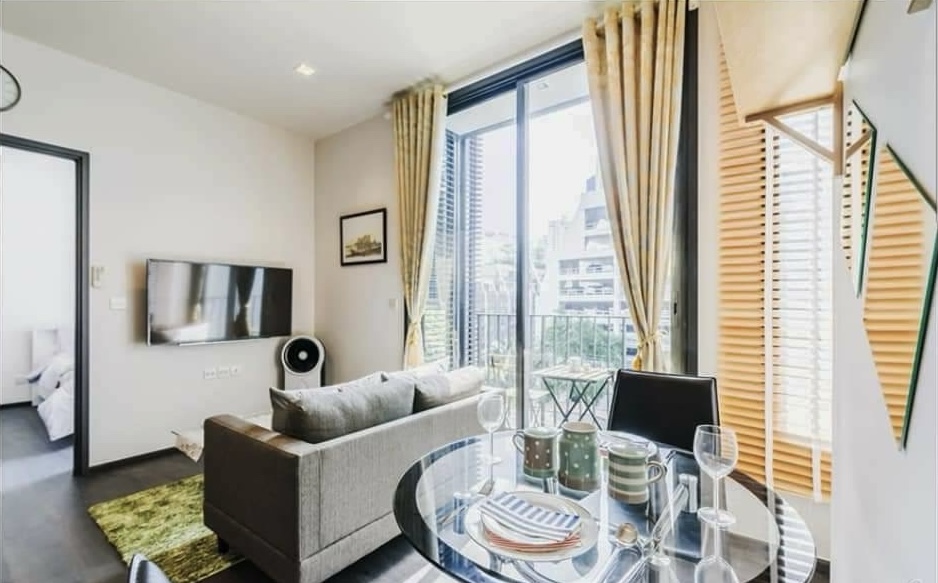 For SaleCondoSukhumvit, Asoke, Thonglor : Best price in the building! 1 large bedroom, 42.5 sq m, south facing, beautiful room, very good condition.