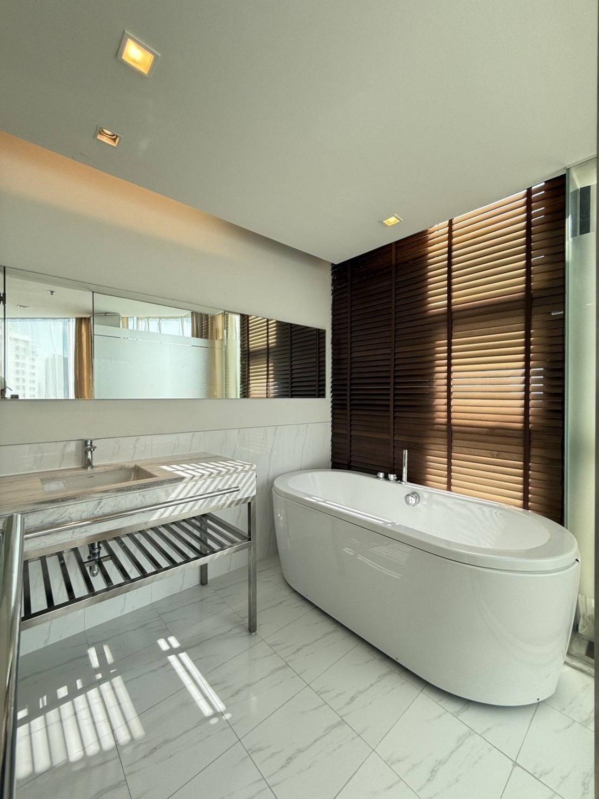 ให้เช่าคอนโดสาทร นราธิวาส : 🚩For Rent : Sathorn Heritage Residences (สาทร เฮอริเทจ เรสิเดนส์) 2 Bed,2 Bath with bathtub