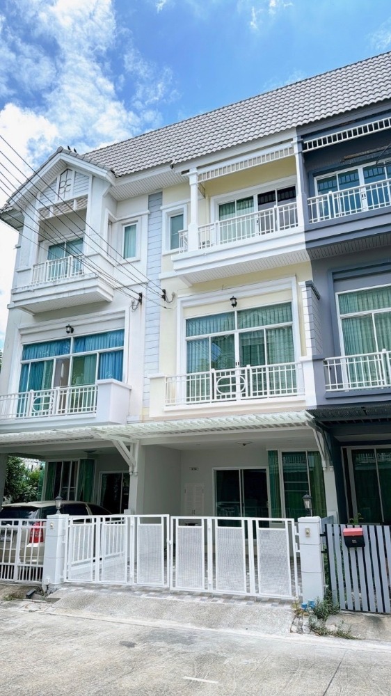 For SaleTownhouseLadkrabang, Suwannaphum Airport : Townhouse for sale, 3 floors, The Metro Rama 9 Village, next to Samford International University, Metro Rama 9 (beautiful, newly renovated, ready to move in)