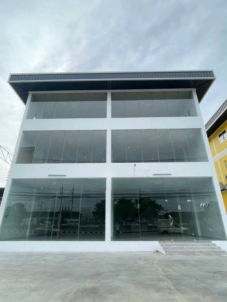 For RentShophousePinklao, Charansanitwong : For rent: 3-storey commercial building in Taling Chan area, on Kanchanaphisek main road, near the entrance to Khlong Lat Mayom floating market. Suitable for businesses that need a storefront, restaurant, dental clinic, beauty clinic, warehouse, office, or