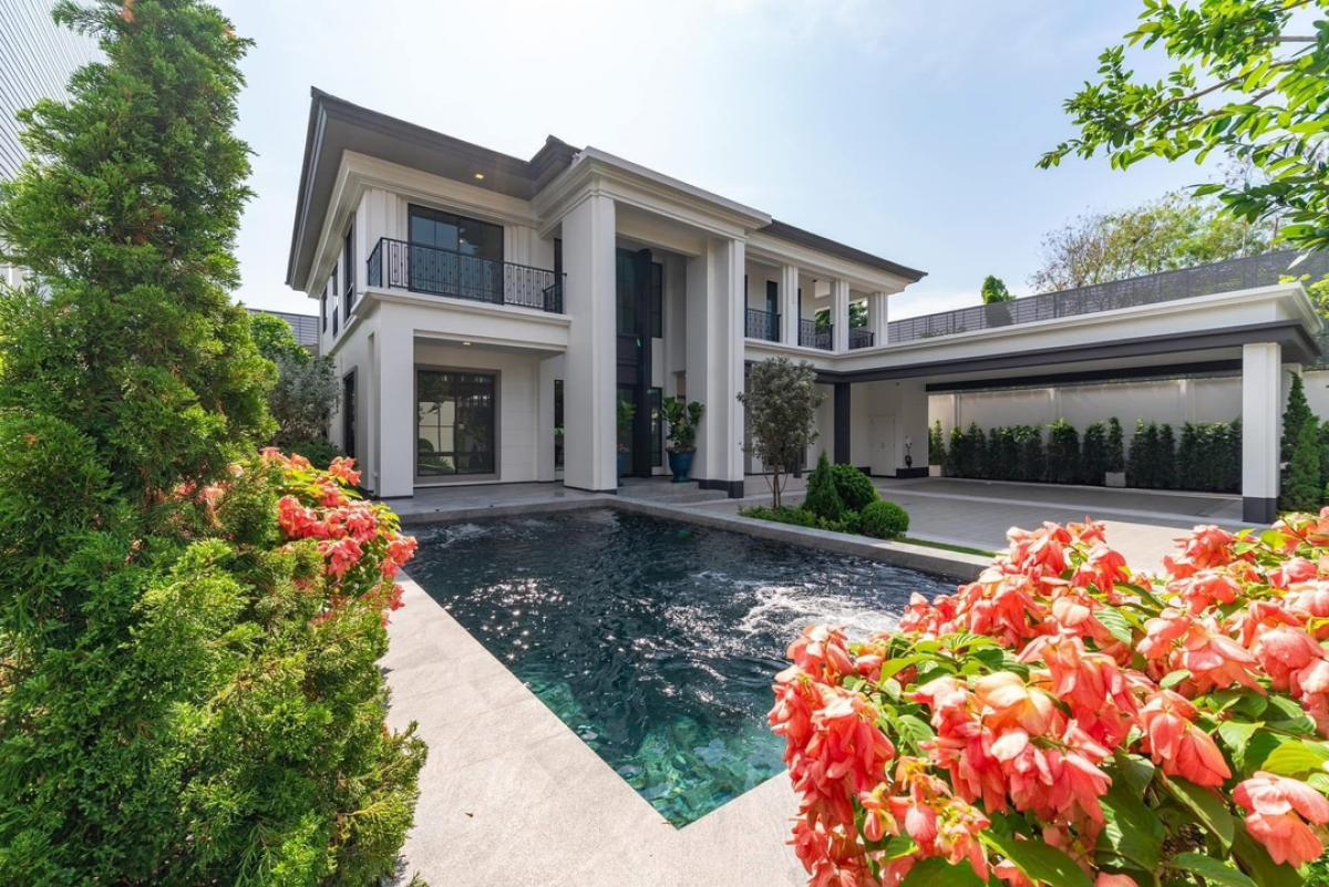 For SaleHouseRama9, Petchburi, RCA : 🌟Else Rama9 ELSE Rama9, a luxurious single-family home with a private swimming pool📍on Rama 9 location, a project from Sansiri. Inquire/make an appointment to view 0936626541 (Nammar)