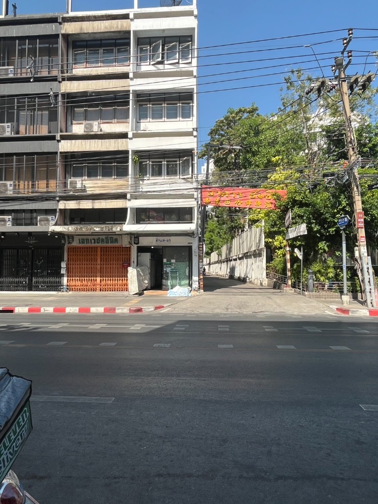 For SaleShophouseSathorn, Narathiwat : Urgent sale, 4.5-storey shophouse, Charoen Krung Road frontage, corner building, Soi Charoen Krung 76/1, Bang Rak District, near Asiatique