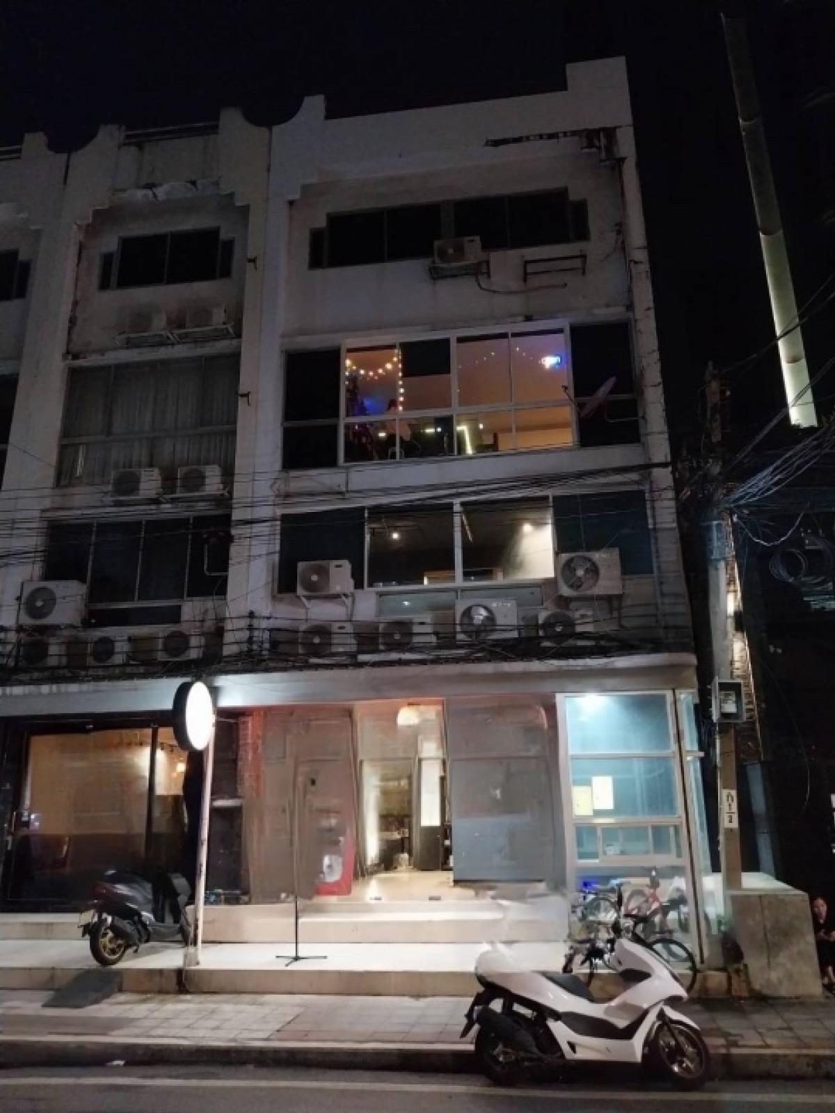 For RentRetailSukhumvit, Asoke, Thonglor : For rent, shophouse, business, Soi Sukhumvit 31, Phrom Phong, Watthana District, Bangkok, location: foreigners, Europeans, Japanese, Koreans, Chinese, Singaporeans (all businesses considered), urgent, rarely available