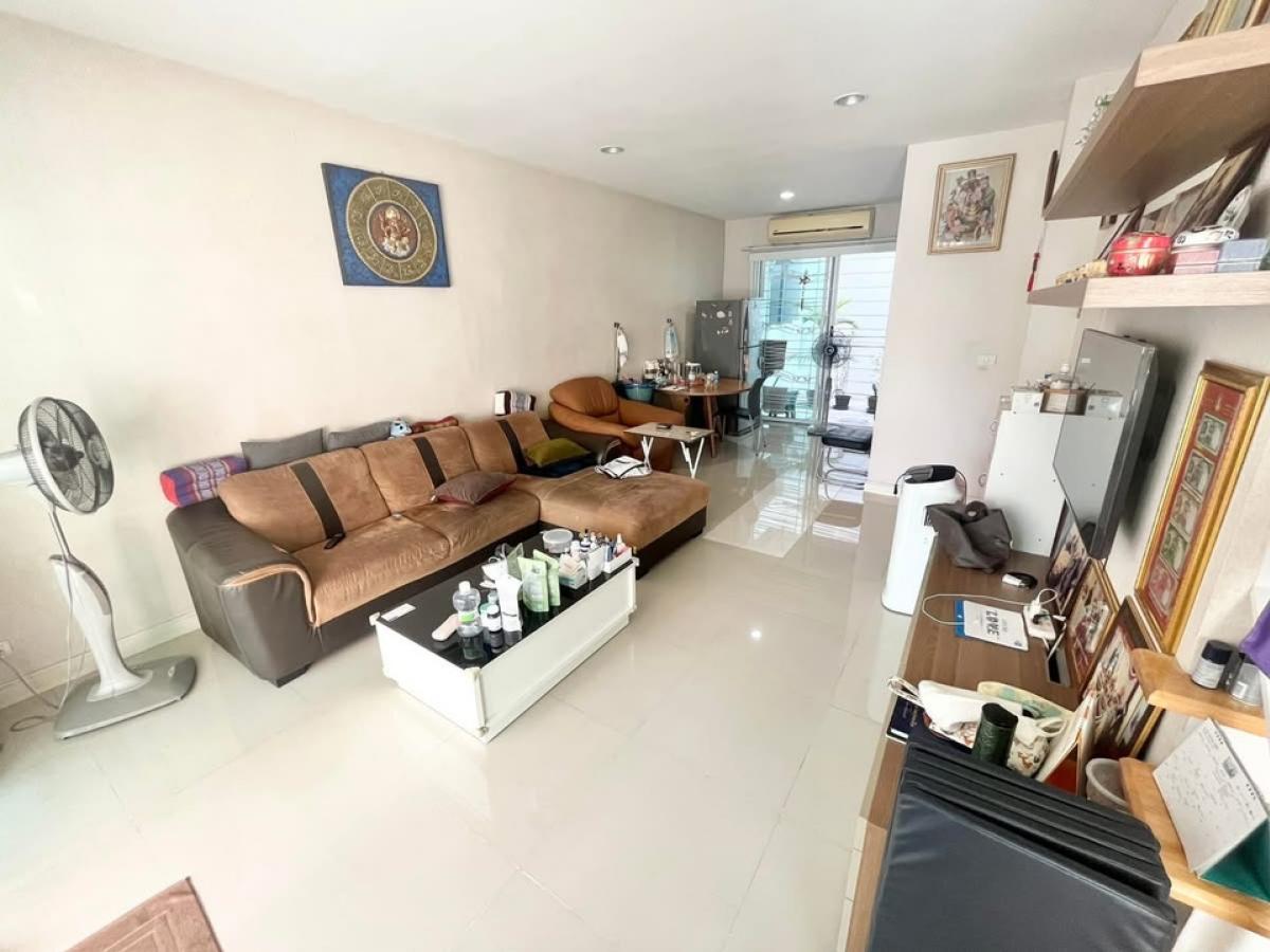 For SaleTownhouseLadprao101, Happy Land, The Mall Bang Kapi : [Owner sells] 3-storey townhouse, Baan Klang Muang Lat Phrao 87, Soi 10, new condition, ready to move in, no need to repair, near Chalong Rat Expressway