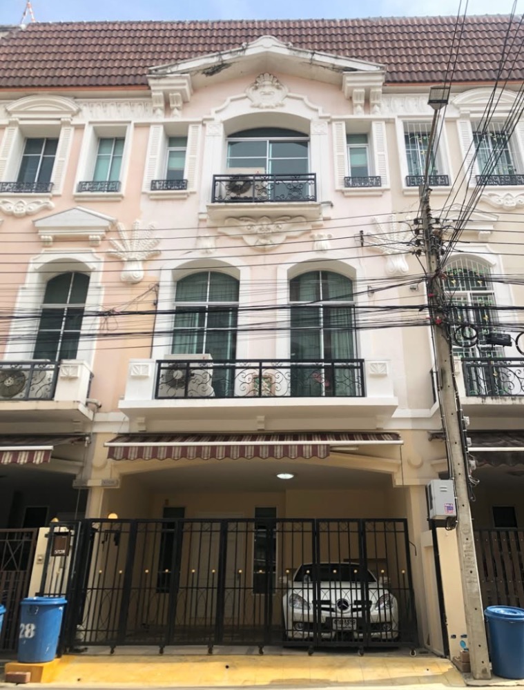 For RentTownhomeKasetsart, Ratchayothin : Townhouse for rent, Baan Klang Muang, Monte Carlo (Ratchavipa), fully furnished, near Central Ladprao, Wat Samian Nari BTS station