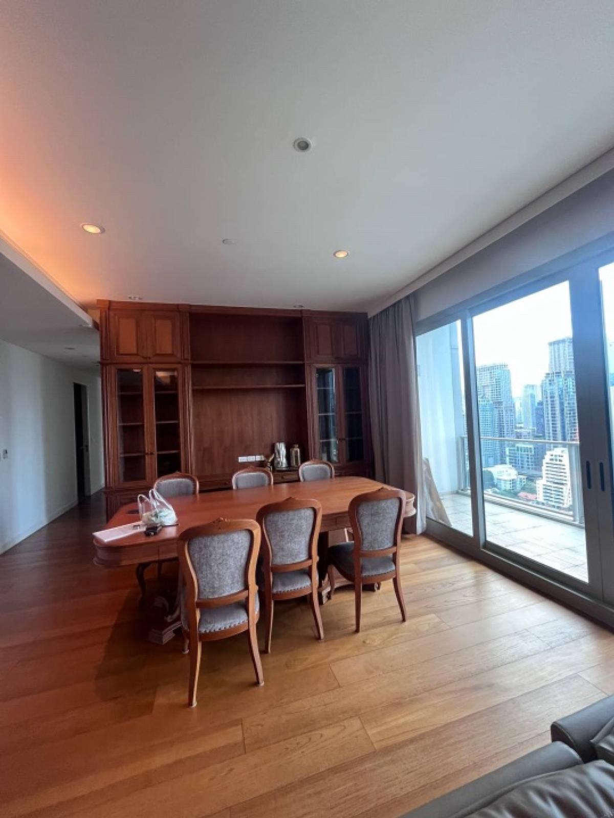 For RentCondoWitthayu, Chidlom, Langsuan, Ploenchit : (A0005) ‼️For RENT 👉🏻🏢185 Rajdamri 2 Bedroom 2 bathroom ⭐️180,000 Baht per month2 bedrooms 2 bathrooms only 180,000 baht/month