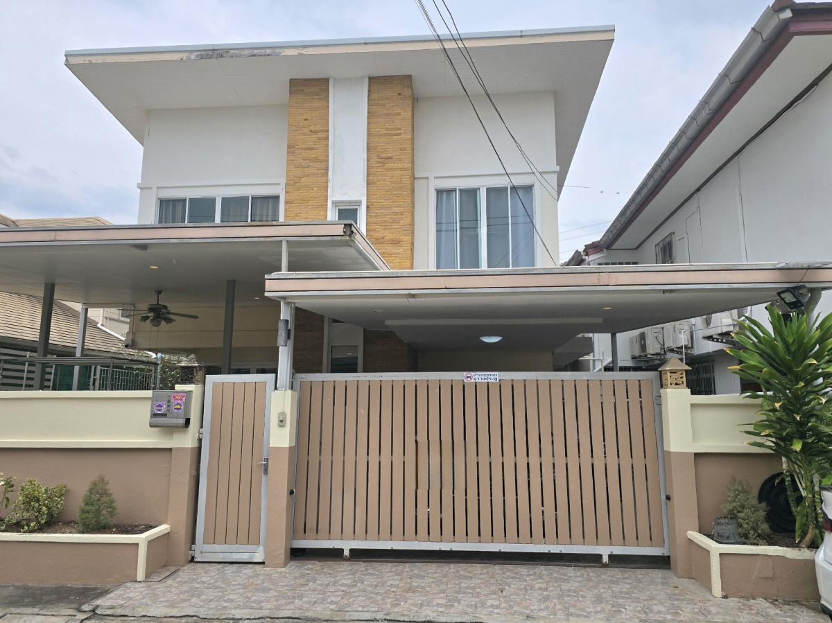 For RentHouseSapankwai,Jatujak : For rent: 2-storey detached house, area 60 sq m., located on Vibhavadi 20 Road, near Union Mall.