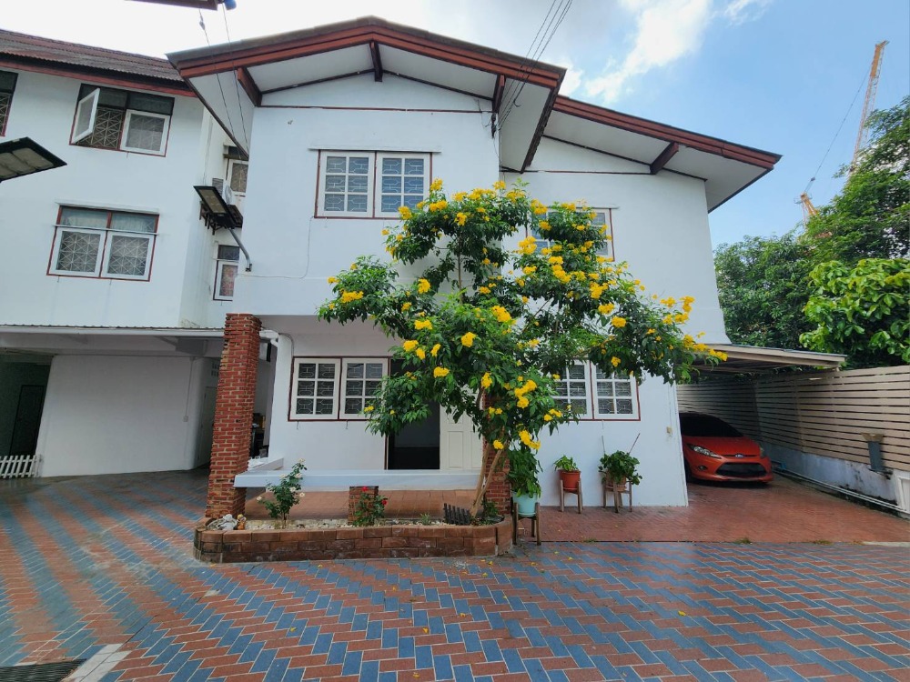 For RentHousePinklao, Charansanitwong : Single house for rent, Pinklao area, near Central Pinklao, only 5 minutes.