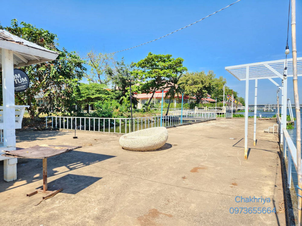 For SaleLandNonthaburi, Bang Yai, Bangbuathong : For inquiries, call: 097-365-5664. Land for sale next to the water, 922 square wah, with buildings, a 3-story building, a garage, a cafe, a multi-purpose area both on land and in the water, with a licensed boat dock.