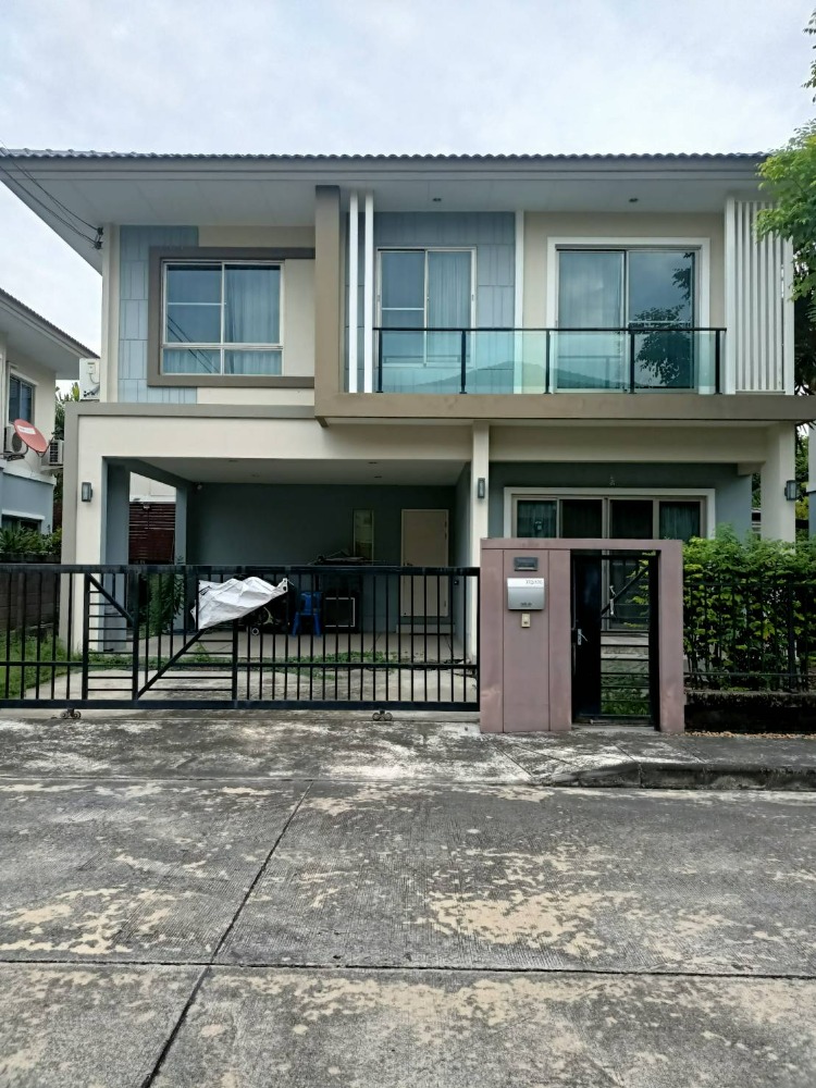 For SaleHousePattanakan, Srinakarin : Urgent!!! Selling below market price🔥🔥 2-storey detached house, near BTS On Nut and Airport Link Hua Mak. Interested, contact 065-956-9259 Khun Mon.