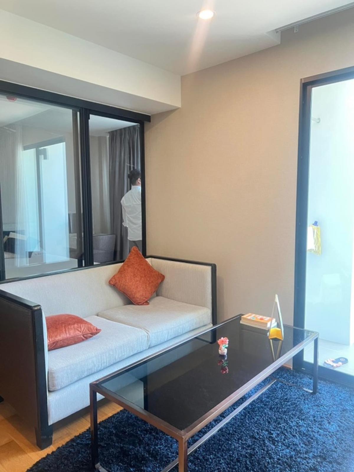 For RentCondoWitthayu, Chidlom, Langsuan, Ploenchit : ❤️❤️ Na Vara Residence Langsuan. Interested, line tel 0859114585 ❤️❤️Low rise residence 8 floors, only 97 units, the project is less than 100 meters from the entrance of Soi Langsuan. Sample room of the project, 5th floor (1 bedroom), 1 bedroom, 1 bathroo