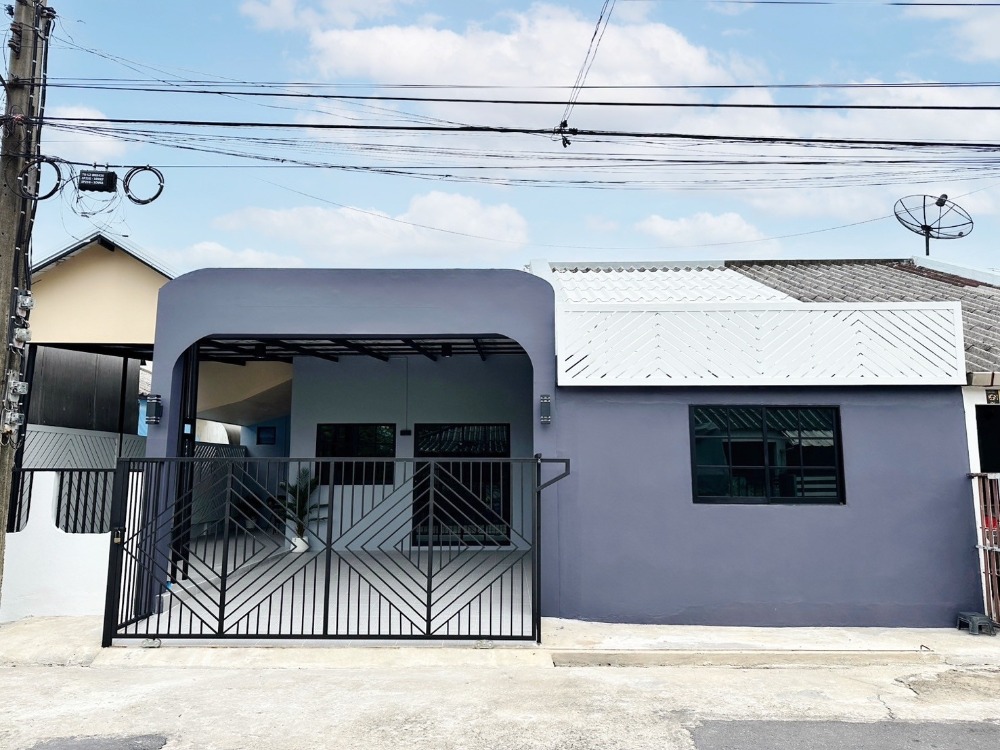 For SaleHouseNawamin, Ramindra : Single-storey twin house, Petch Anan Village, Kanchanaphisek Road 7/1, along the motorway, very good location, near the Pink Line BTS, Ram Intra Ring Road Station, Fashion Island Shopping Mall, Safari World, Lotus, Big C, Makro, Seven-Eleven, Nopparat Hos