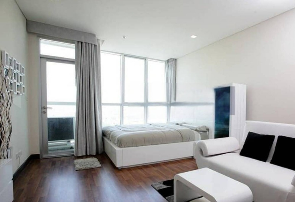 For RentCondoOnnut, Udomsuk : Urgent! Vacant room for rent at Le Luk (Le Luxe), only 150 meters from BTS Phra Khanong.