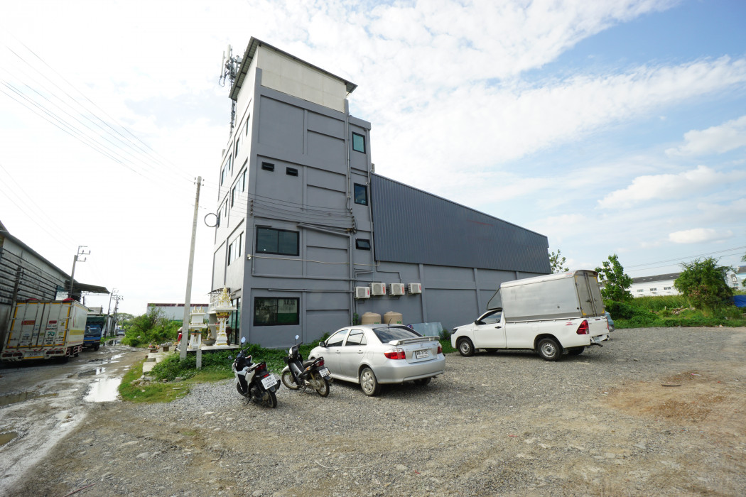 For SaleWarehouseSamut Prakan,Samrong : For sale: Warehouse, office building, Lat Krabang 30/1, area 450 sq m, 100 sq wa, with desks, office equipment