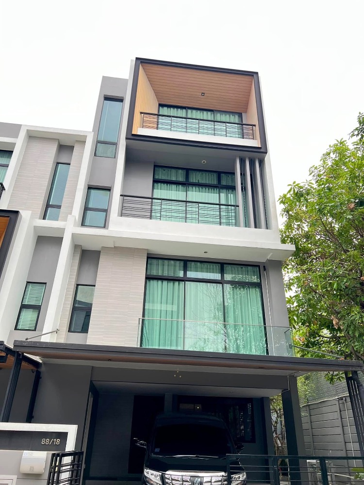 For RentTownhousePattanakan, Srinakarin : [🔥For rent🔥] 3.5-storey townhouse @Nirvana Define Srinakarin - Rama 9 **Near ARL Hua Mak, corner house, good location, ready to move in