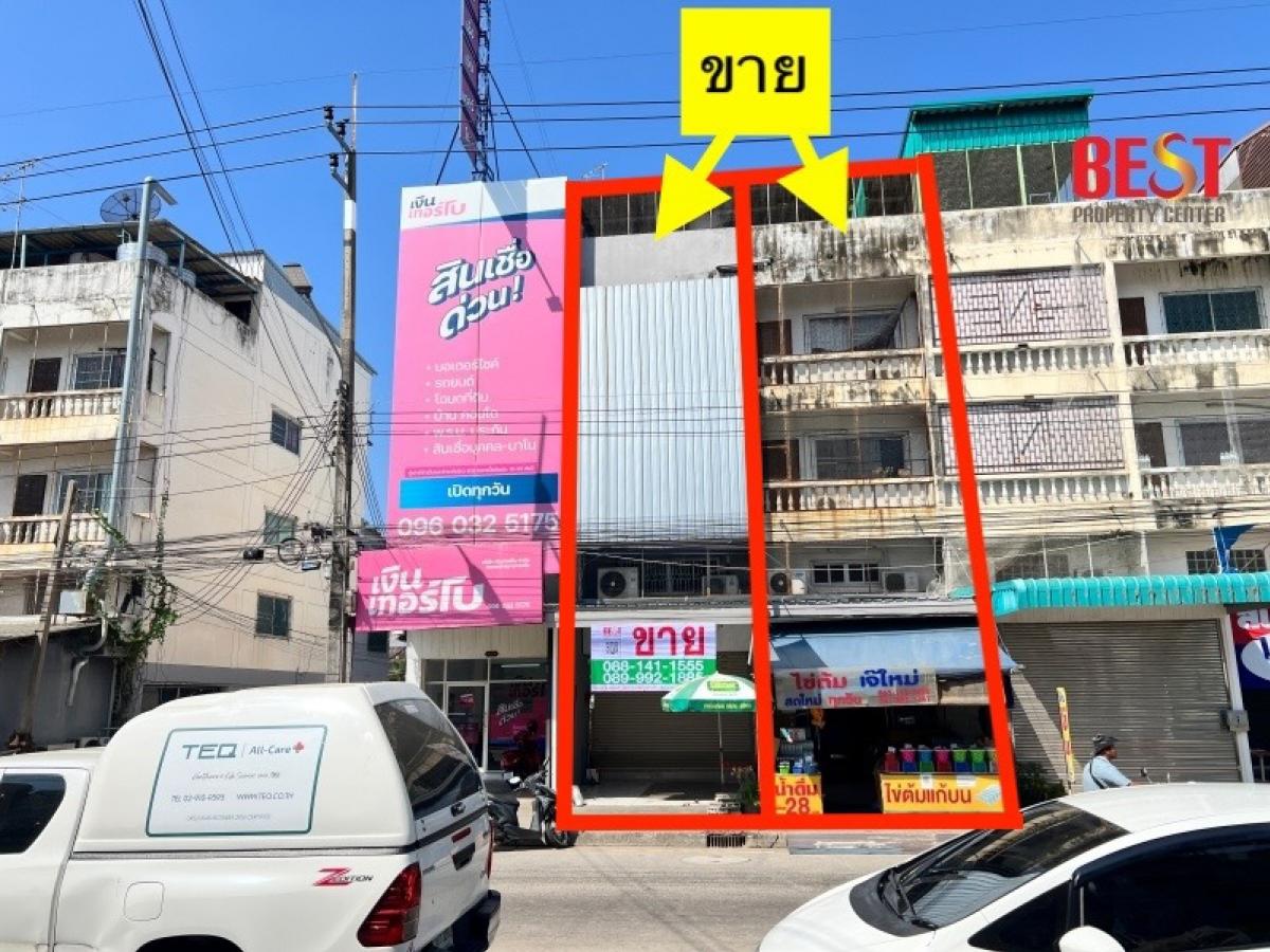 For SaleShophouseChachoengsao : For sale: 4-storey, 2-unit shophouse on the main road, Thepkunakorn, only 5 minutes to Wat Luang Pho Sothon, suitable for business.