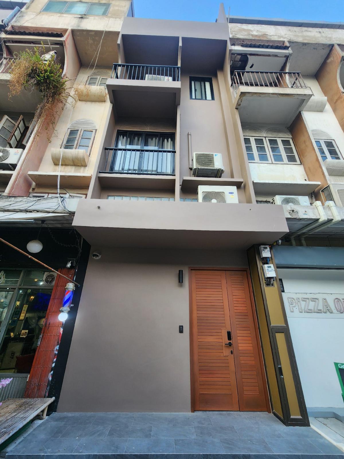 For RentShop HouseNana, North Nana,Sukhumvit13, Soi Nana : Commercial building for rent, townhouse, can be registered, suitable for home office, residential rental