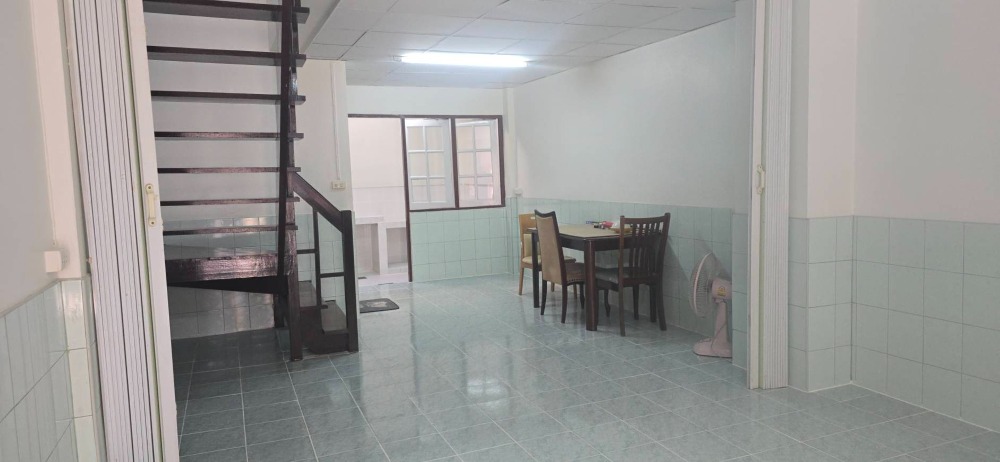 For RentTownhouseOnnut, Udomsuk : Townhouse for rent, 16 sq m, 2 floors, 2 bedrooms, 2 bathrooms, near BTS Udomsuk and Punnawithi, Soi Wachiratham 12, rent 15,000 baht.