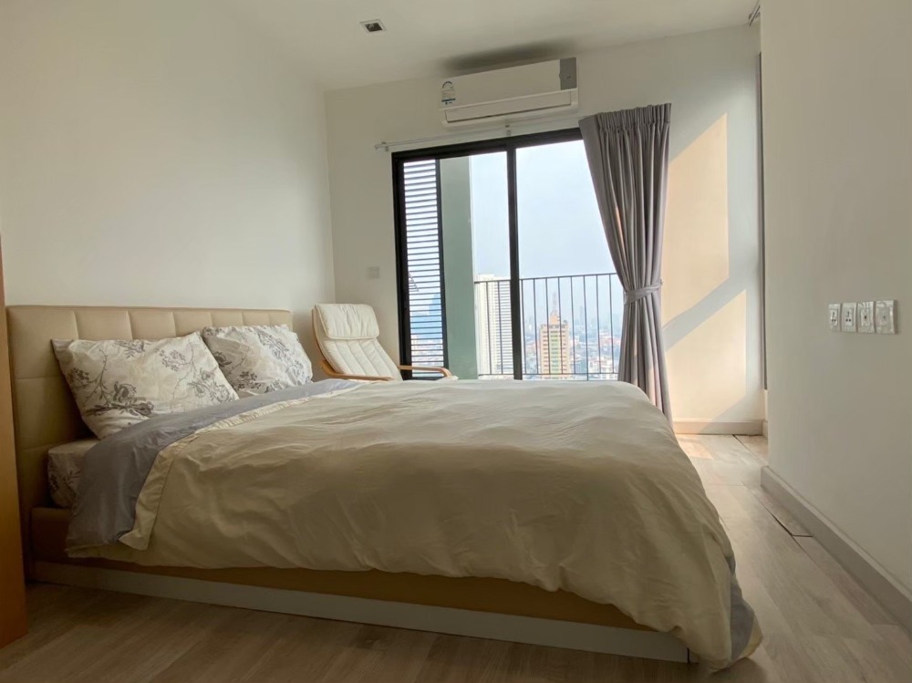 For RentCondoWongwianyai, Charoennakor : Condo for rent, Ideo Mobi Sathorn (Ideo mobi sathorn), next to BTS Thonburi, 50 meters, with furniture + washing machine + 2 bedrooms, only 22,000 baht