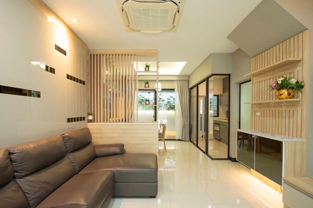 For RentTownhouseKaset Nawamin,Ladplakao : Townhouse for rent, beautiful, 3 bedrooms, The Landmark Ekkamai-Ramintra