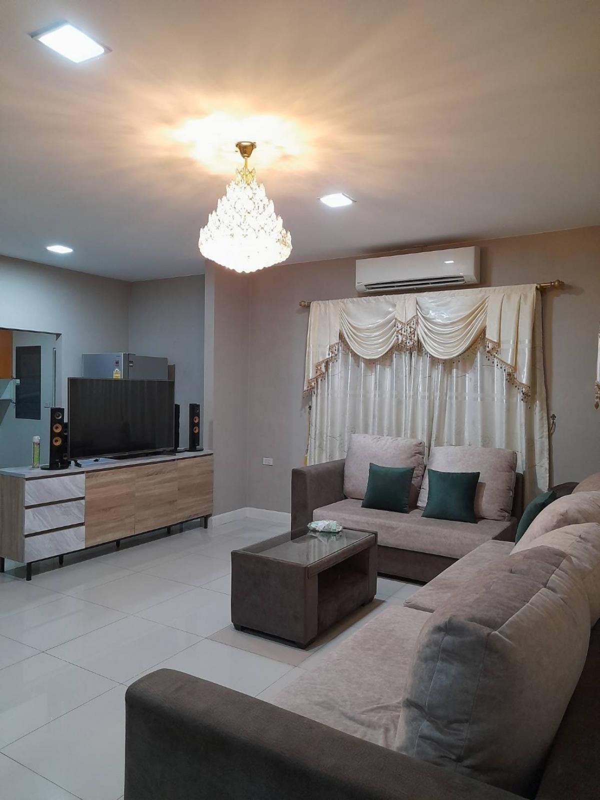 For RentHouseLadkrabang, Suwannaphum Airport : Single house for rent, Manthana Village Project, On Nut-Outer Ring Road 4, area size 67 sq.w., a lovely house, a house that provides safety for all members::Details::- Size 67 sq.w.- Type 4 bedrooms, 3 bathrooms- 1 living room, 1 work room, 1 kitchen - Nu