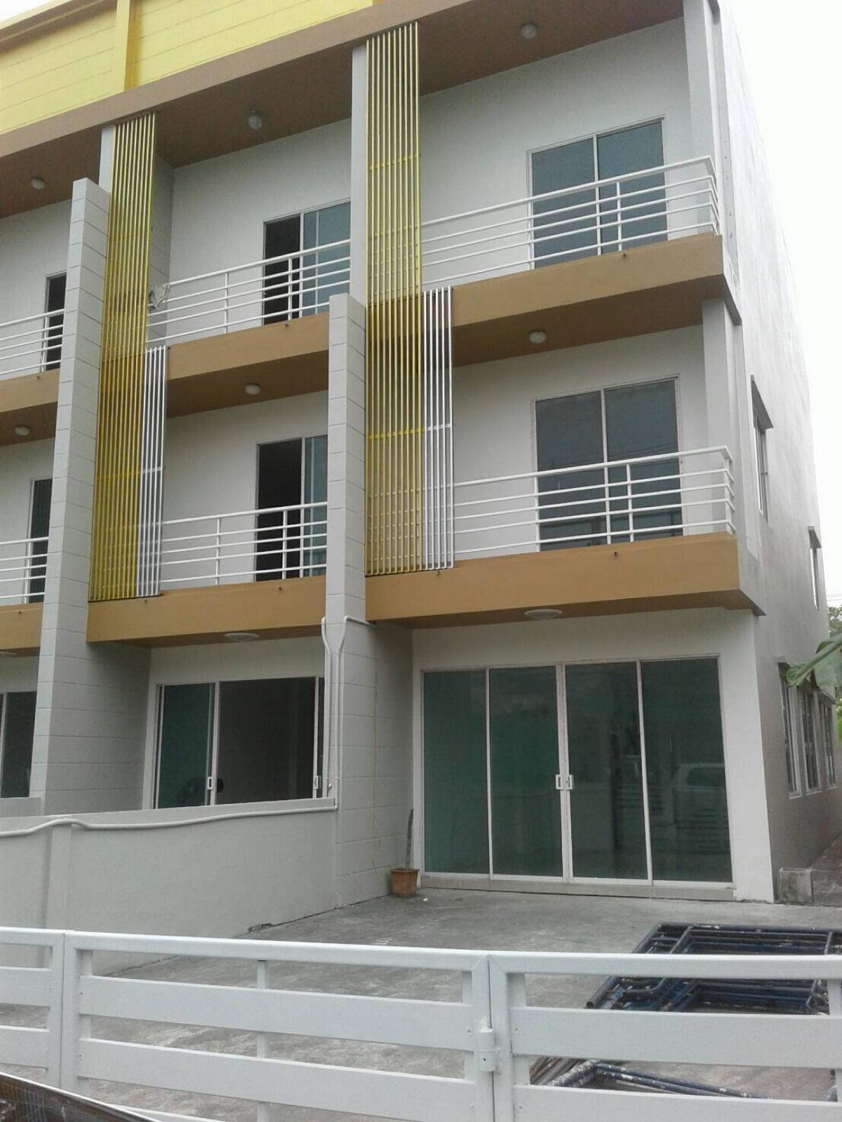 For RentTownhouseBang Sue, Wong Sawang, Tao Pun : Townhouse, can register a company, 3 floors, for rent, 35 sq m, ready to move in, located on Ngam Wong Wan Road 47, Thung Song Hong Subdistrict, Lak Si District, Bangkok 10210