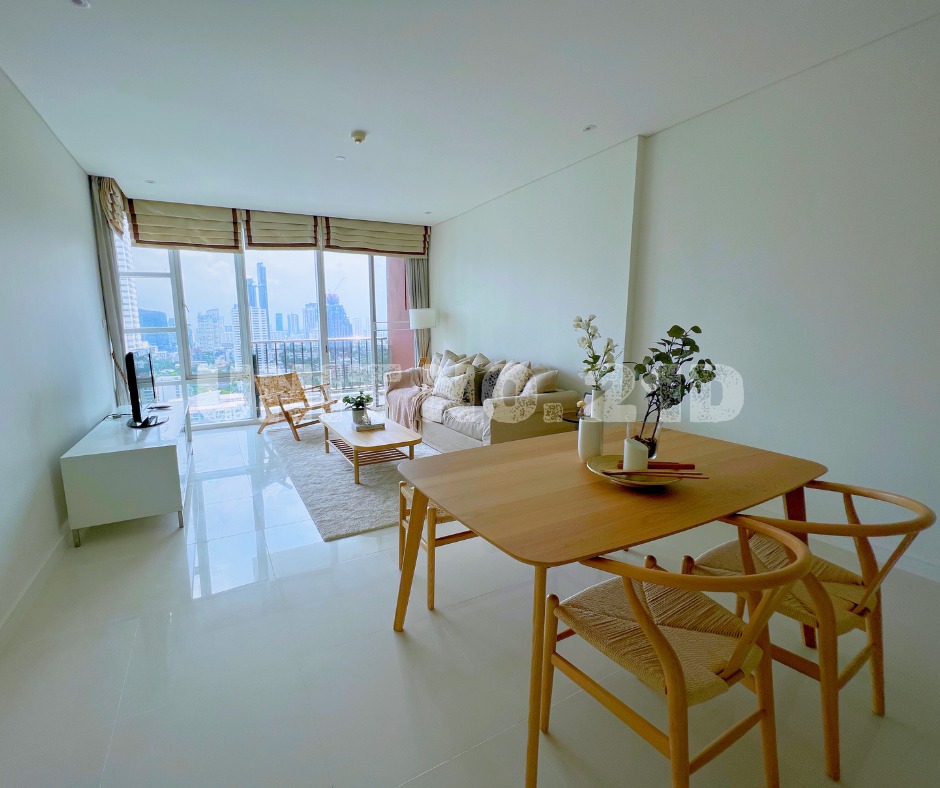 For RentCondoSukhumvit, Asoke, Thonglor : Condo for rent Fullerton Sukhumvit near Major Cineplex Sukhumvit, ready to move in, 2 bedrooms, 2 bathrooms, 21st floor, rent only 78,000 baht [RT2501012]