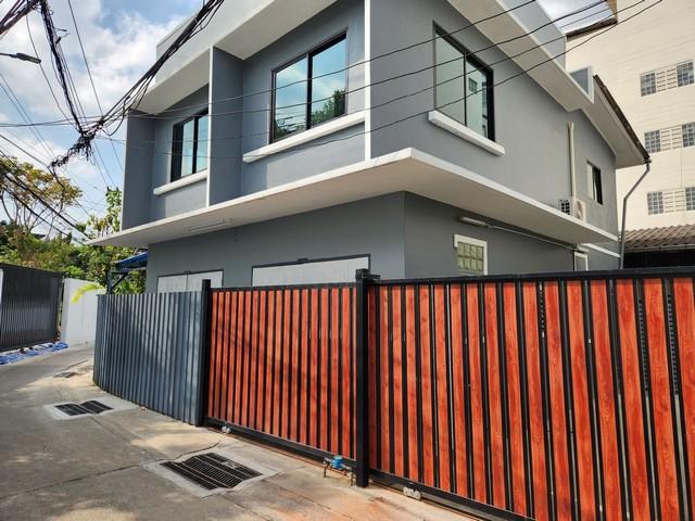 For RentHouseSathorn, Narathiwat : Code C6579, 2-storey house for rent, empty house, no furniture, Sathorn 11, near BTS Saint Louis