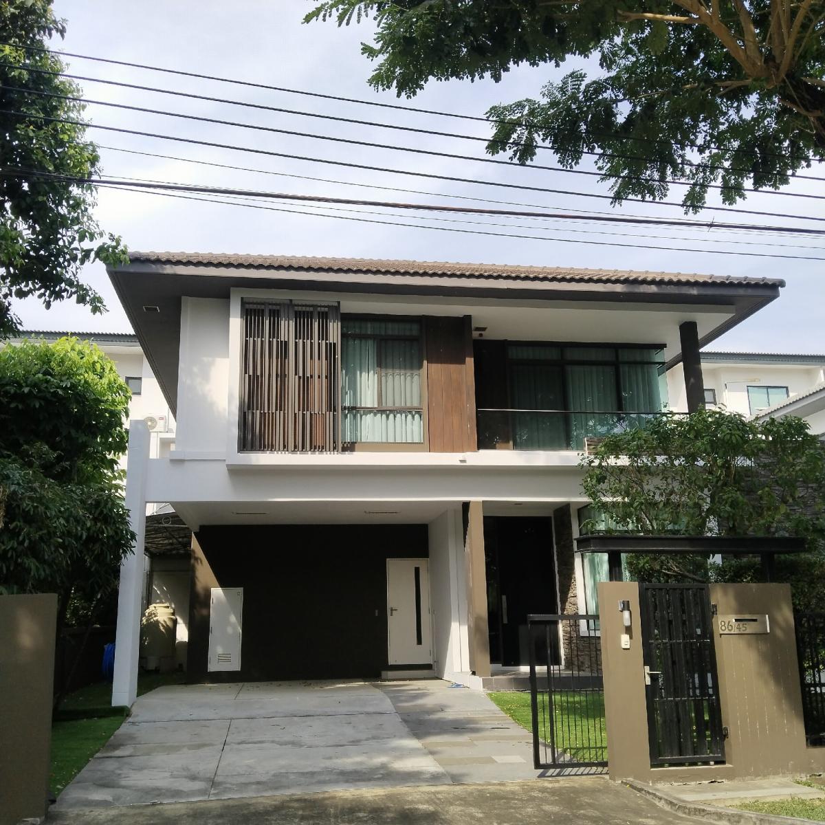 For RentHouseLadkrabang, Suwannaphum Airport : Single house for rent, Manthana Village Project, On Nut-Outer Ring Road 4, area size 67 sq.w., a lovely house, a house that provides safety for all members::Details::- Size 67 sq.w.- Type 4 bedrooms, 3 bathrooms- 1 living room, 1 work room, 1 kitchen - Nu