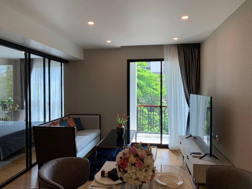 ให้เช่าคอนโดวิทยุ ชิดลม หลังสวน : ให้เช่าคอนโด ณ วรา เรสซิเดนซ์ ( Na Vara Residence )	 BTS ชิดลม  ราคาเช่า 37,000.00 บาท/เดือน 1 ห้องนอน 1 ห้องน้ำ 47.24 ตร.ม. ชั้น 5