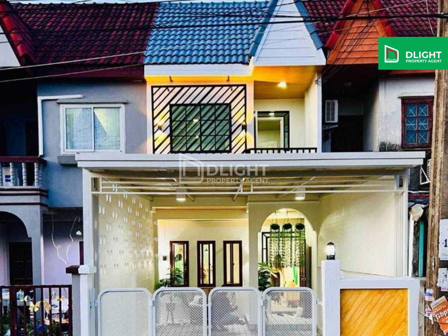 For SaleTownhouseLadkrabang, Suwannaphum Airport : Urgent! 2-storey townhouse, Sinthong Village, newly renovated, ready to move in, 20 sq.w., 3 bedrooms, 2 bathrooms, parking for 1 car, near Fashion Island, convenient transportation, only 2.35 million baht, with many free gifts.