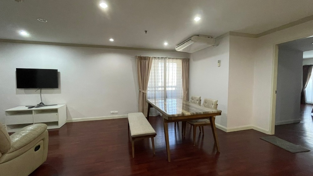 For SaleCondoSukhumvit, Asoke, Thonglor : Baan Suan Phet Condo, Soi Sukhumvit 39, 2 bedrooms, 3 bathrooms, rare room for sale, good price, interesting, please inquire.