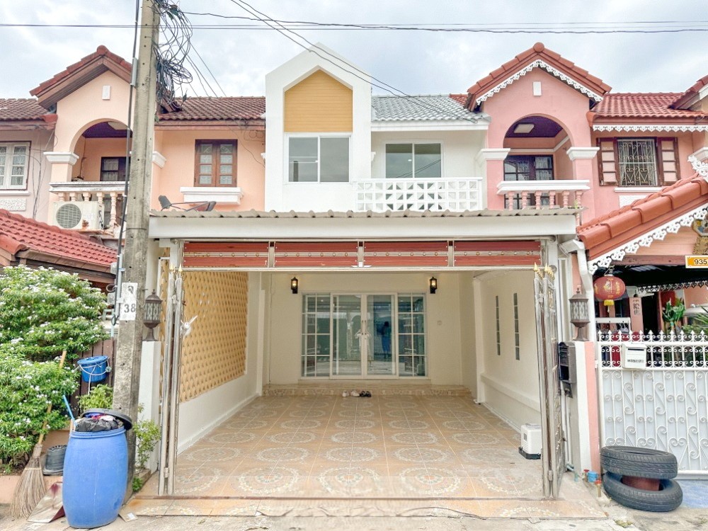 For SaleTownhouseLadprao101, Happy Land, The Mall Bang Kapi : H0421😍 For SELL Selling 2-storey townhouse, 🚪2 bedrooms🚄near The Mall Bangkapi🏢Lad Phrao🔔House area: 23 sq m🔔Usable area: 200 sq m💲Selling: 3,250,000฿📞O99-5919653,O65-9423251✅LineID:@sureresidence