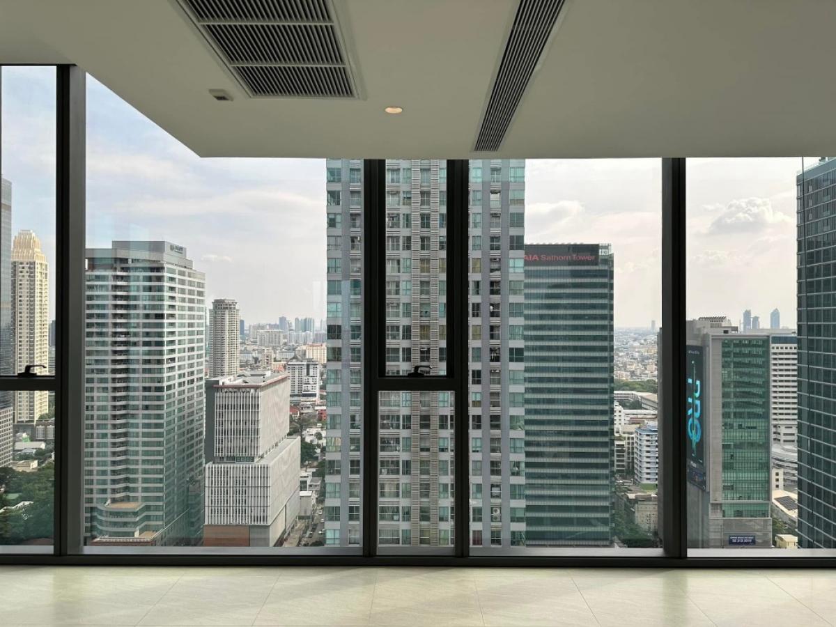 ขายคอนโดสาทร นราธิวาส : Penthouse 3bed room Giant Size on prime Pet Friendly Tel 0946503223