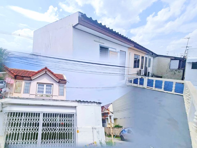 For RentTownhouseKaset Nawamin,Ladplakao : Klong Lam Chiak School 500 m. 2-storey townhouse corner house 2 bed 1 a/c 20 sq.wa.160 sq.m. Nawawet