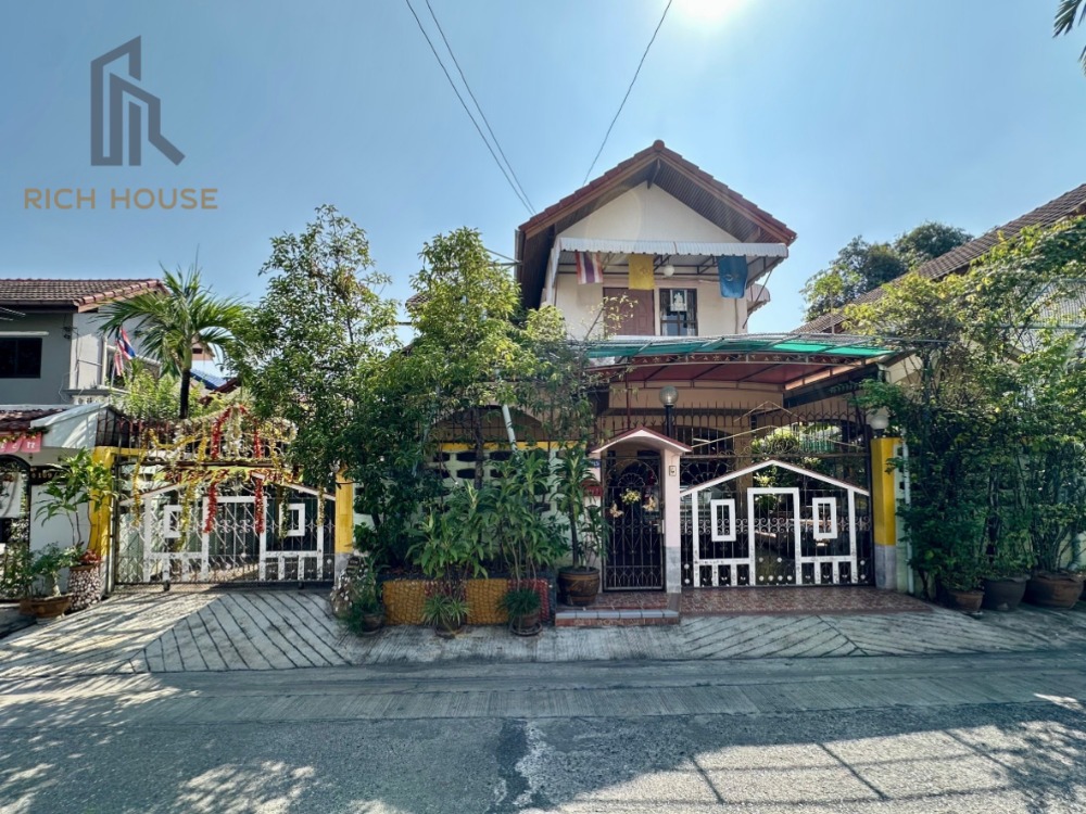 For SaleHouseNawamin, Ramindra : For sale: 2-storey detached house, Rabian Thong Village 3 (main road), Soi Phahonyothin 52, Intersection 36, Sai Mai District, near Theparak Road (can be used for business)