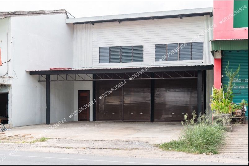 For SaleShophouseKorat Nakhon Ratchasima : For sale: 2-storey commercial building with land, prime location, on a business road, no one has ever occupied it.