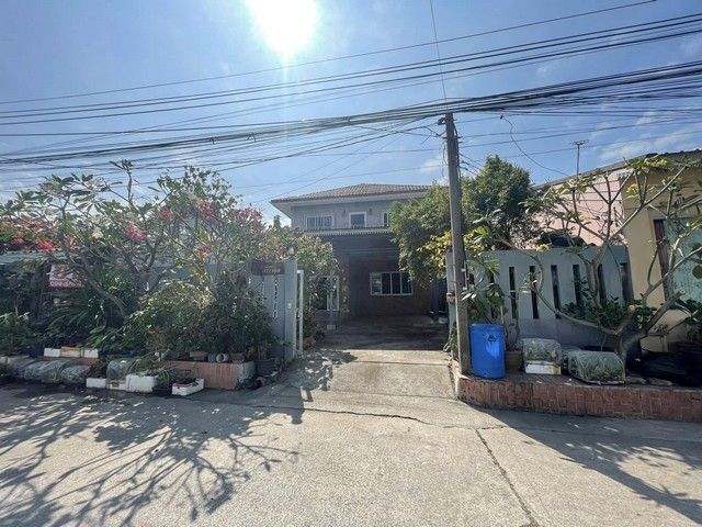 For RentHouseKaset Nawamin,Ladplakao : HR2074 2-storey detached house for rent, Sukhanthi Village, Soi Lat Phrao 62, with furniture, convenient transportation