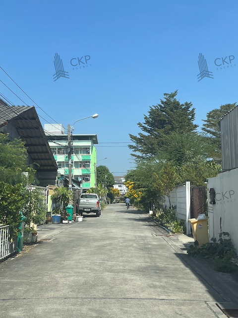 For SaleLandLadkrabang, Suwannaphum Airport : Empty land, already filled, near Ramkhamhaeng University (Bangna), near the market and shopping mall, near many roads.