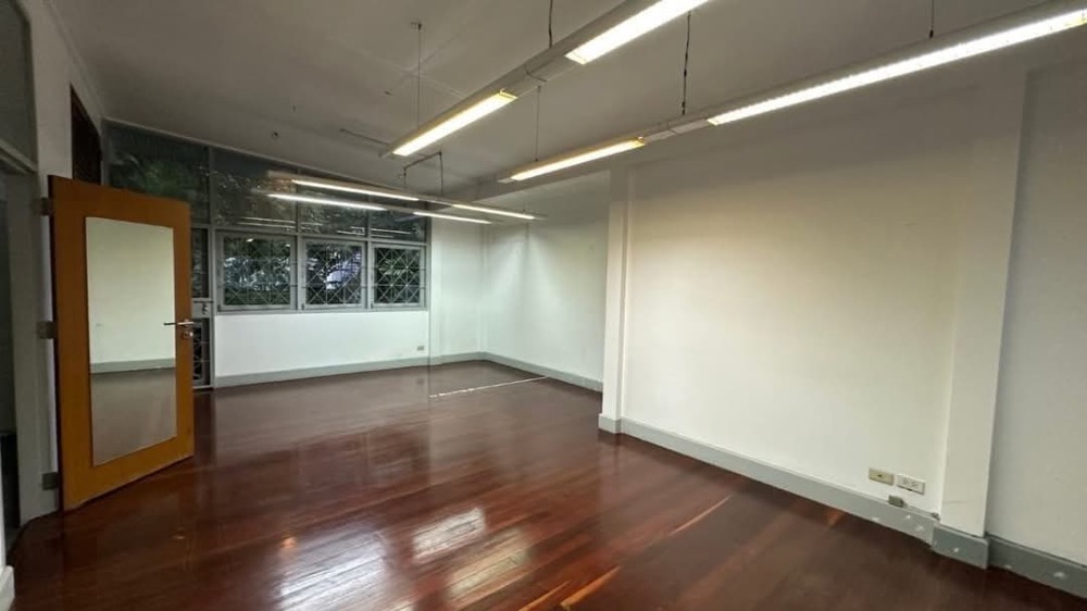 For RentShophouseSukhumvit, Asoke, Thonglor : 2nd floor for rent in Ekkamai area