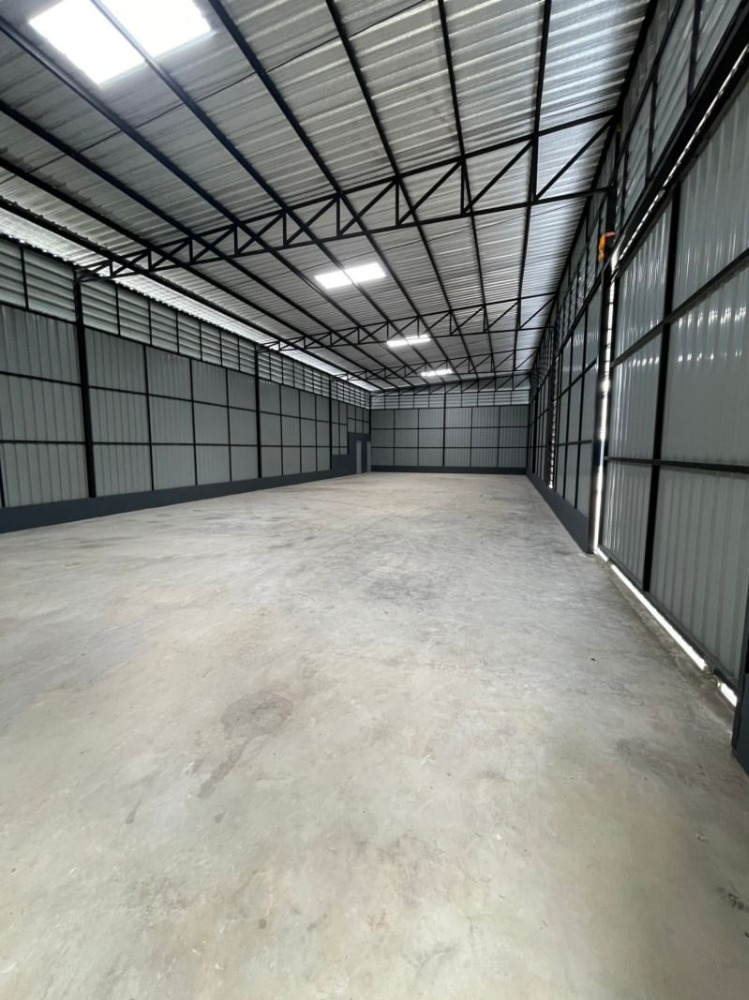 For RentShophousePattanakan, Srinakarin : Newly built warehouse for rent, area size 1 ngan, usable area 280 sq m, private detached house, On Nut, Srinakarin, Chaloem Prakiat Rama 9 area, near Suan Luang Rama 9