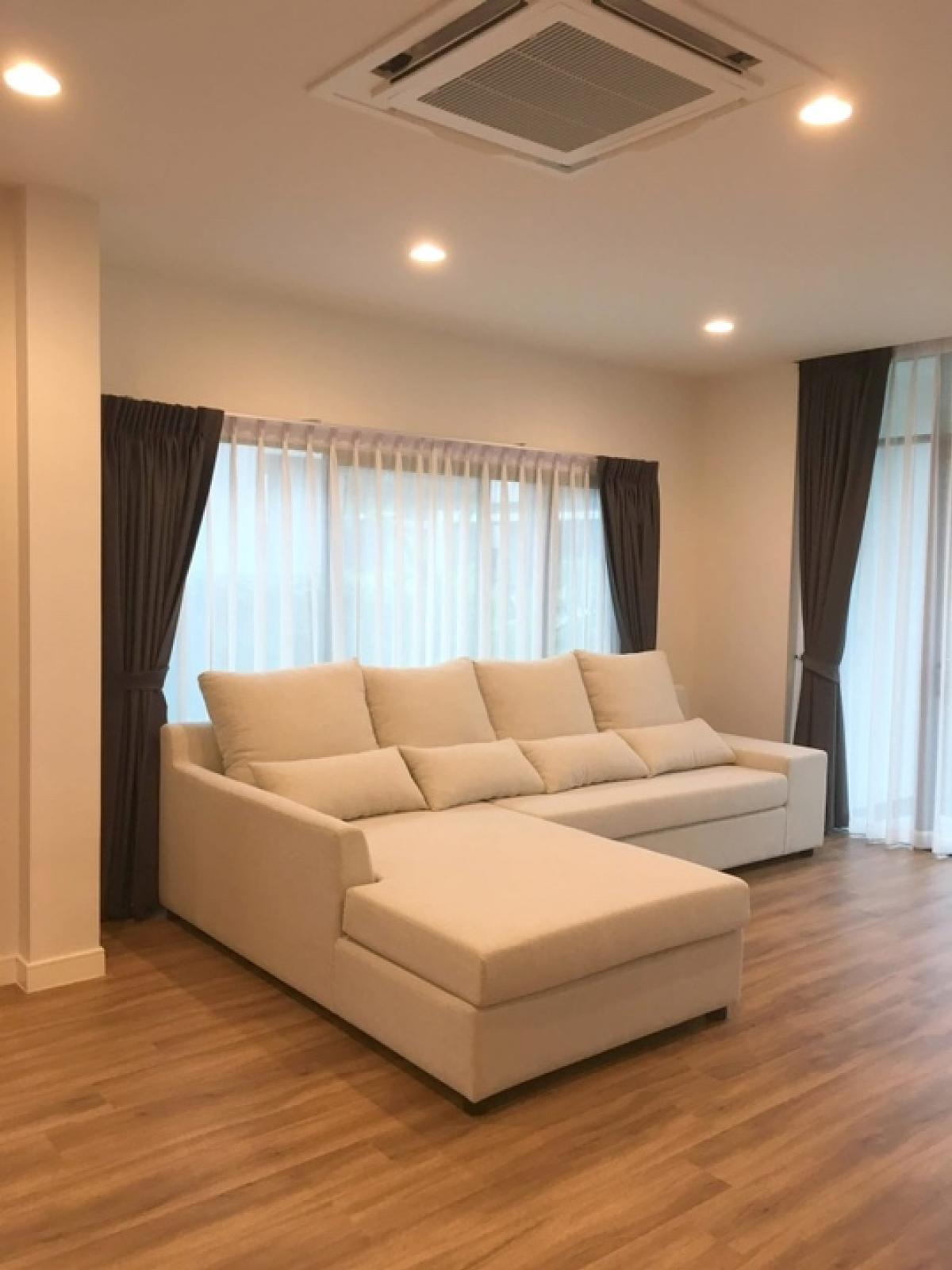 For RentHousePattanakan, Srinakarin : Single house for rent, Setthasiri Krungthep Kreetha: Setthasiri Krungthep Kreetha:   xx Details xx  - 3 bedrooms, 3 bathrooms  - Size 58 sq m., 2 floors