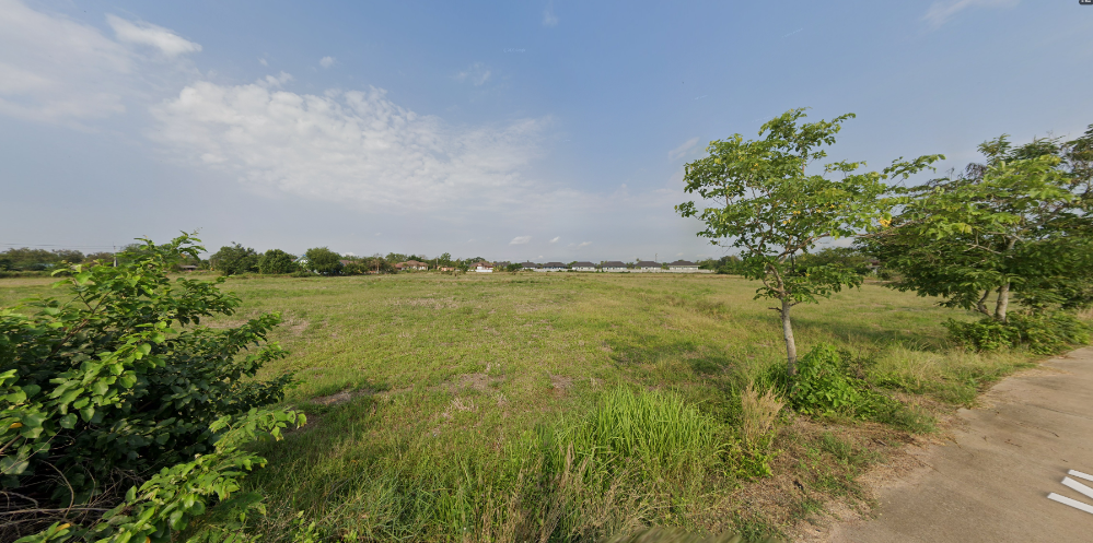 For SaleLandChachoengsao : For sale: 9 rai 45 sq m., long plot, Chachoengsao