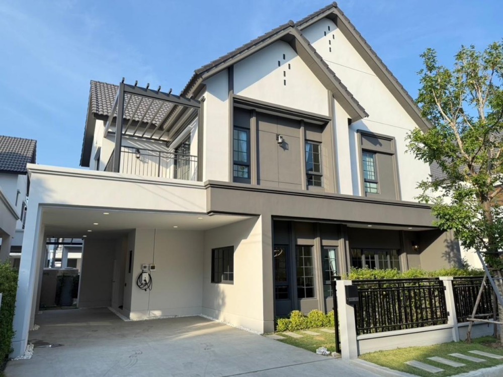 For RentHouseBangna, Bearing, Lasalle : For rent, Centro Bangna house, Centro Bangna, lots of land, 130,000 baht / month #House details - House location: Soi 6, plot next to the U-turn, lots of land - Land area: 70.3 sq m - Usable area: 280 sq m - House facing: South - T