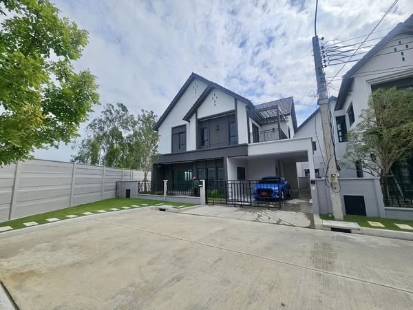 For RentHouseBangna, Bearing, Lasalle : Single house for rent, Centro Bangna (Centro Bangna), size 77 sq m., corner house, ready to move in, near Mega Bangna 🟥@rdsluxury